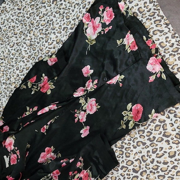 Morgan Taylor button up night gown - Picture 3 of 3